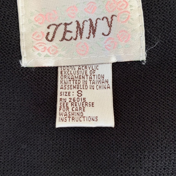 JENNY Black 3 Button Elbow Sleeve Knit Top With Black Floral Appliqué - Picture 5 of 6